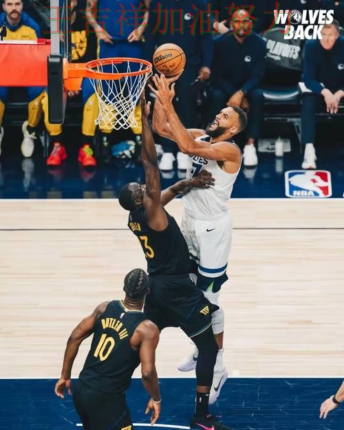 库里复出首战表现抢眼 积分榜形势更加明朗